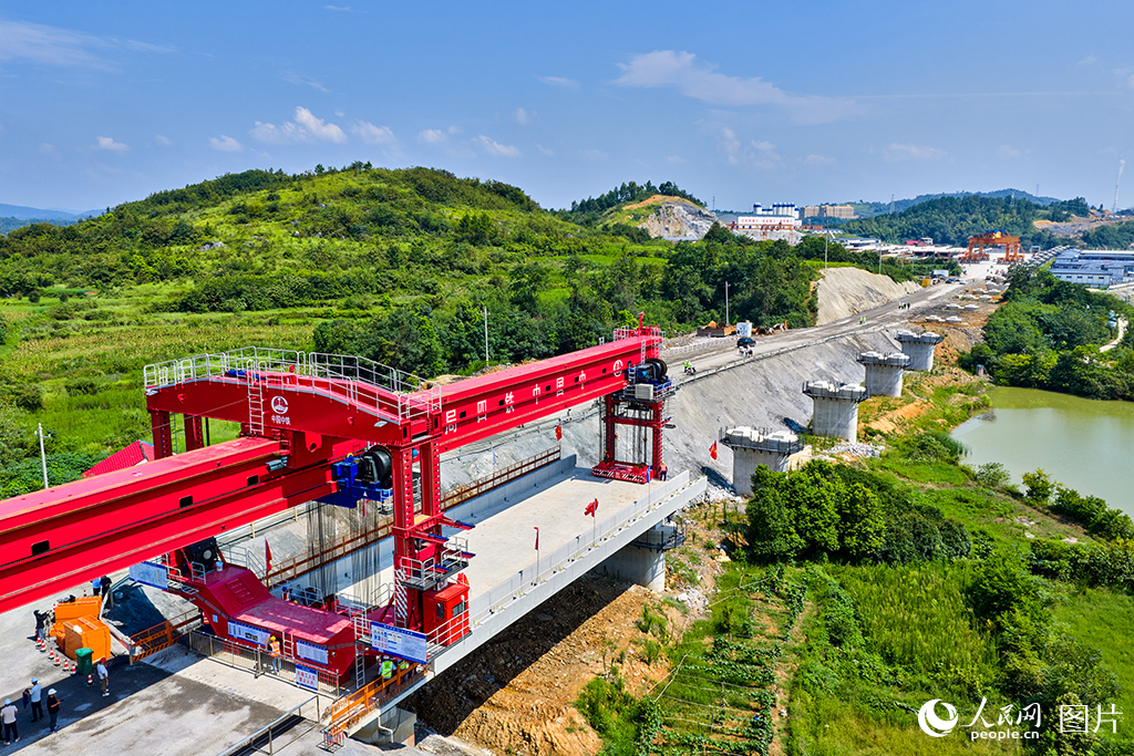 邵永铁路邵阳段进入线上施工阶段